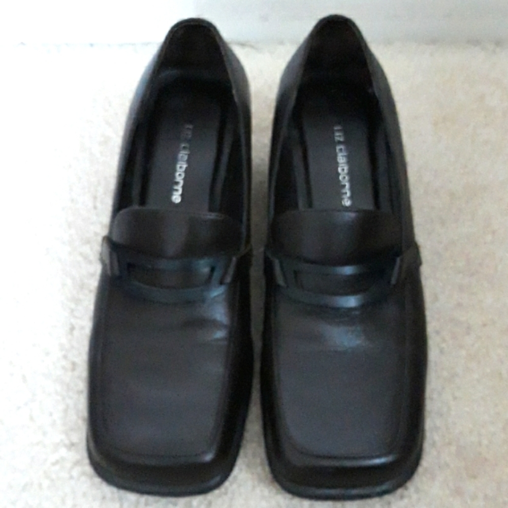 Liz Claiborne Dark Brown Libby. Size 6.